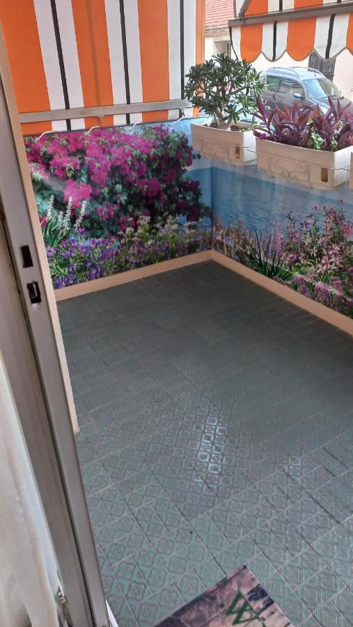 Chez Bianca Les Coquelicots Les Lucioles Lägenhet Menton Exteriör bild